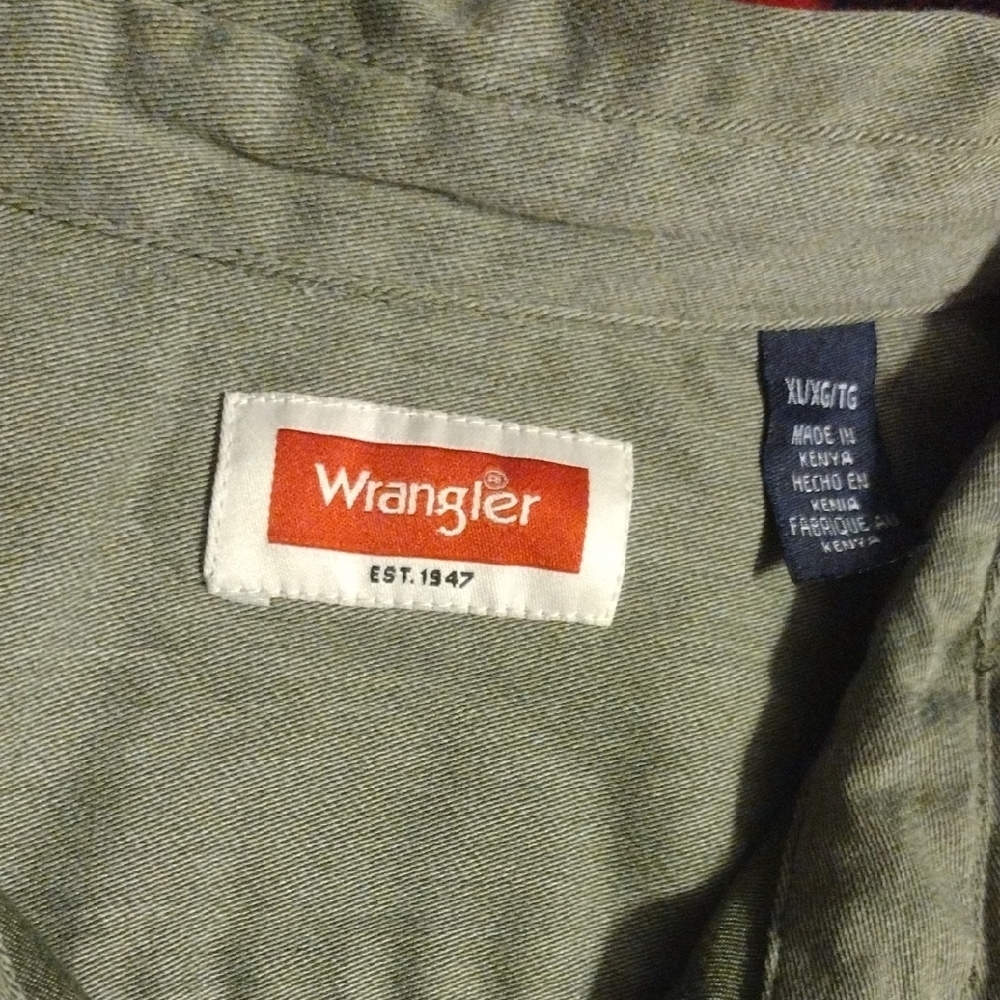 Wrangler Light Gray Button-Up Shirt - Picture 2 of 7